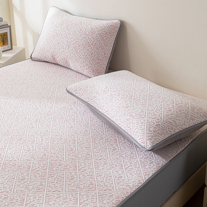 91家纺网 家纺一手货源 找家纺 鑫姿席业 2025新款A类凉感冰豆豆席 雅致床笠款-冰粉