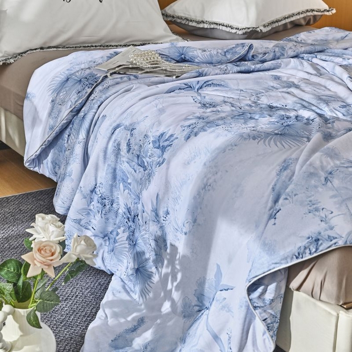 91家纺网 家纺一手货源 找家纺 佳居缘 2025新款A类冰氨双面数码印花凉感夏被 林鹿-蓝