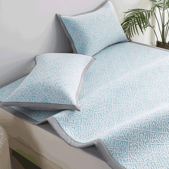 91家纺网 家纺一手货源 找家纺 鑫姿席业 2025新款A类凉感冰豆豆席 雅致床席款-冰浅蓝