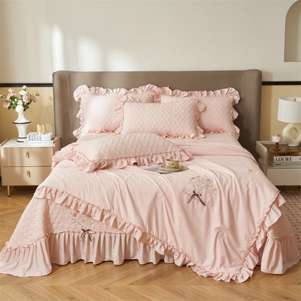 91家纺网 家纺一手货源 找家纺 恒爱家纺 2025新款A类情缘多功能床盖四件套 香妃粉