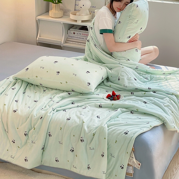 91家纺网 家纺一手货源 找家纺 简爱 2025新款A类针织棉大豆纤维夏被 竹叶小熊