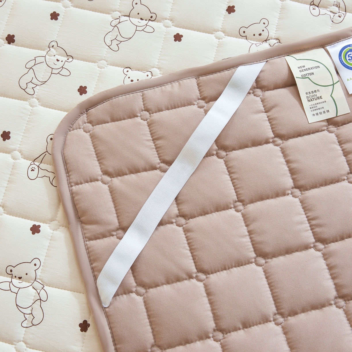 91家纺网 家纺一手货源 找家纺 魅图家纺 2025新款A类云朵棉抗菌棉花床护垫 小熊院长