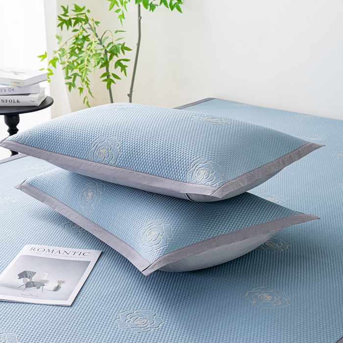 91家纺网 家纺一手货源 找家纺 2025新款山茶花系列冰豆豆凉席 山茶花床席款-蓝