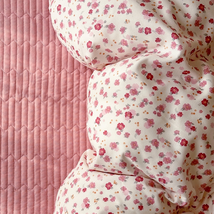 91家纺网 家纺一手货源 找家纺 人人爱 2025新款有氧针织棉双层纱床盖款四件套 花语粉