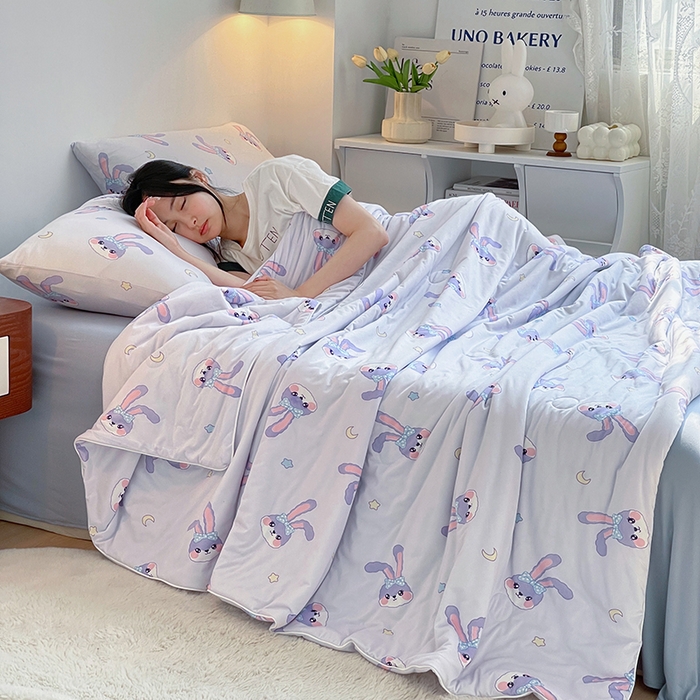 91家纺网 家纺一手货源 找家纺 简爱 2025新款A类针织棉大豆纤维夏被 紫紫兔