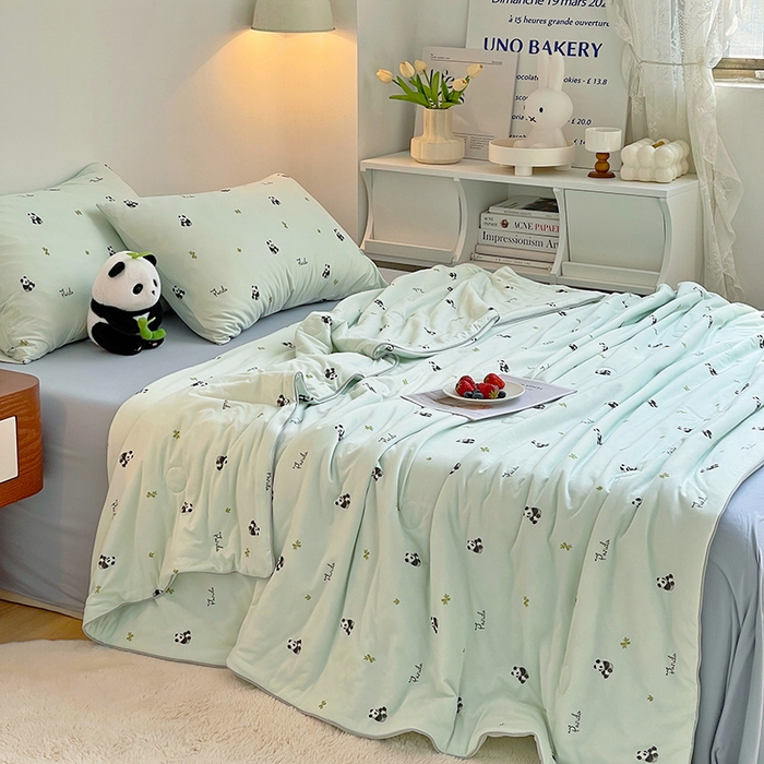 91家纺网 家纺一手货源 找家纺 简爱 2025新款A类针织棉大豆纤维夏被 竹叶小熊