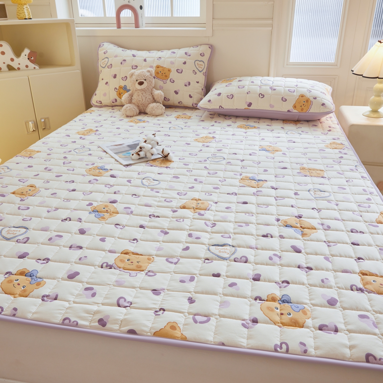 91家纺网 家纺一手货源 找家纺 魅图家纺 2025新款A类云朵棉抗菌棉花床护垫 爱心熊