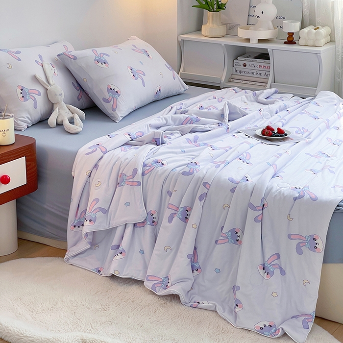 91家纺网 家纺一手货源 找家纺 简爱 2025新款A类针织棉大豆纤维夏被 紫紫兔