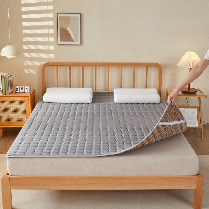 91家纺网 家纺一手货源 找家纺 迪乐妮 2025新款双面可用抑菌冰丝床褥爬爬垫-大床图 绅士灰