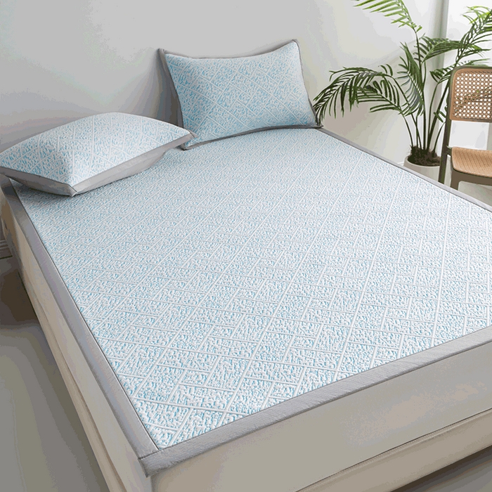 91家纺网 家纺一手货源 找家纺 鑫姿席业 2025新款A类凉感冰豆豆席 雅致床席款-冰浅蓝