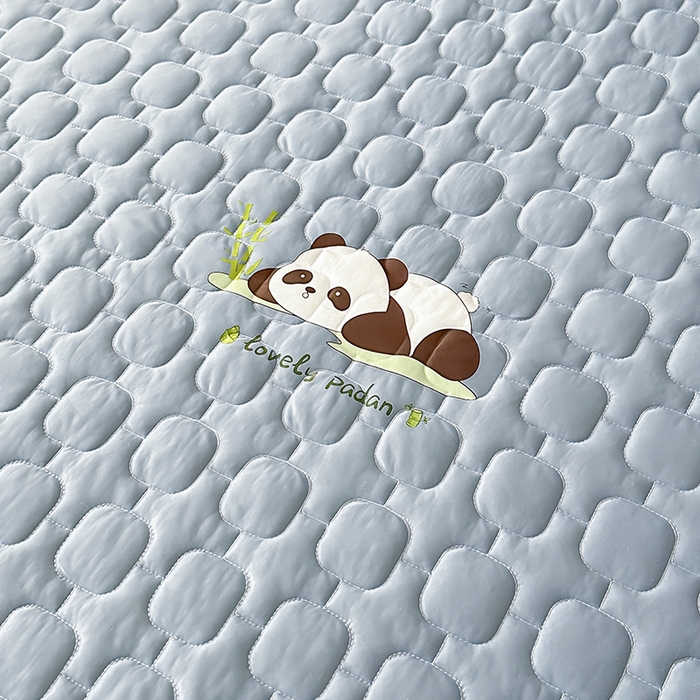 91家纺网 家纺一手货源 找家纺 爱洛家纺 2025新款凉感丝羽丝棉床垫 熊猫-蓝