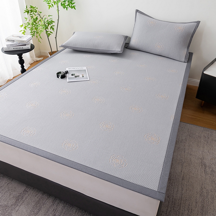 91家纺网 家纺一手货源 找家纺 2025新款山茶花系列冰豆豆凉席 山茶花床席款-浅灰