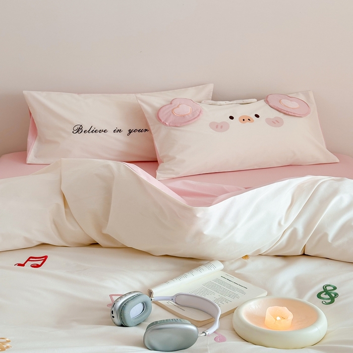 91家纺网 家纺一手货源 找家纺 朗莎家纺 2025新款40支全棉水洗五件套 快乐小猪