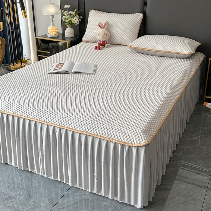 91家纺网 家纺一手货源 找家纺 爱洛家纺 2025新款凉感丝豆豆四件套床裙席 浅灰~豆豆