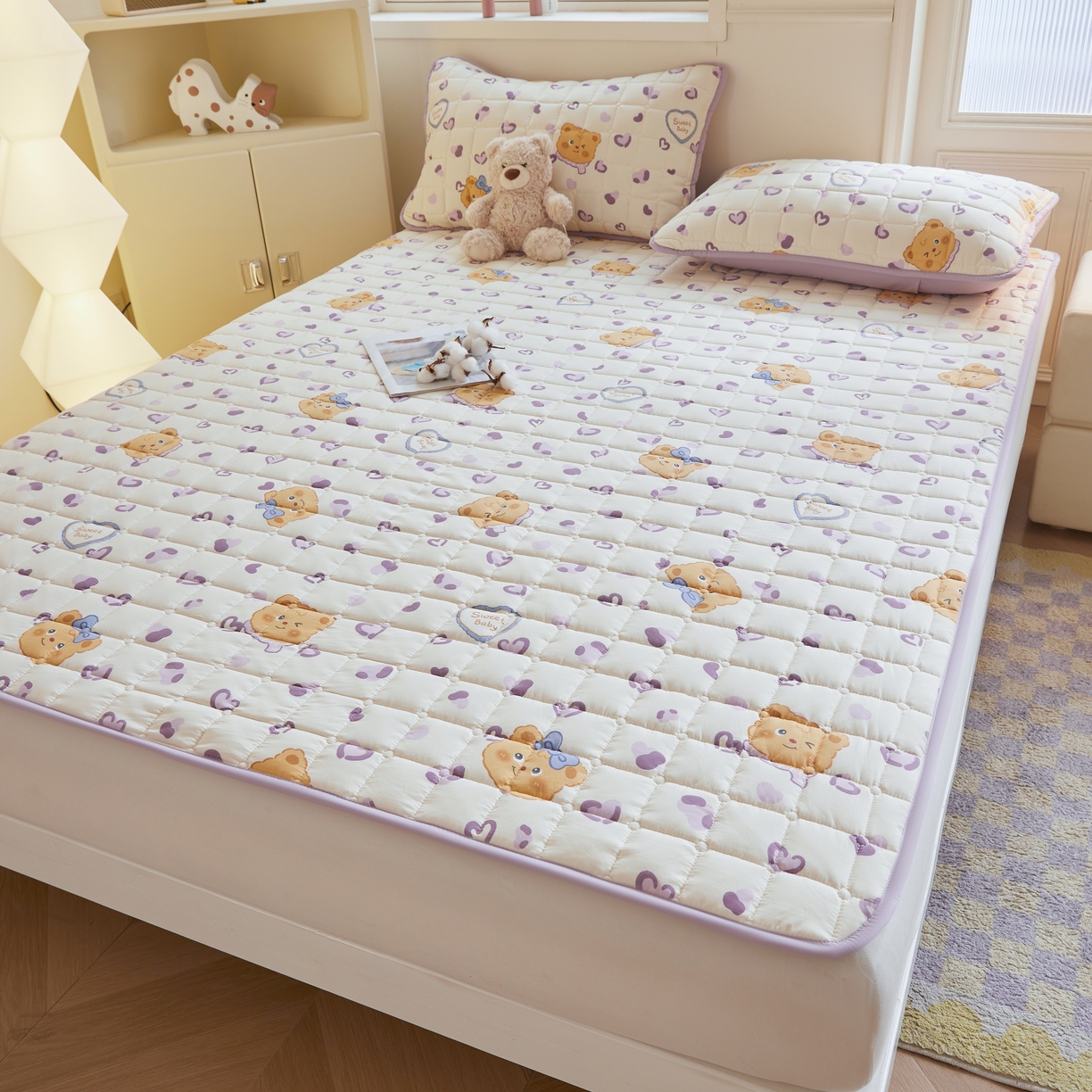 91家纺网 家纺一手货源 找家纺 魅图家纺 2025新款A类云朵棉抗菌棉花床护垫 爱心熊