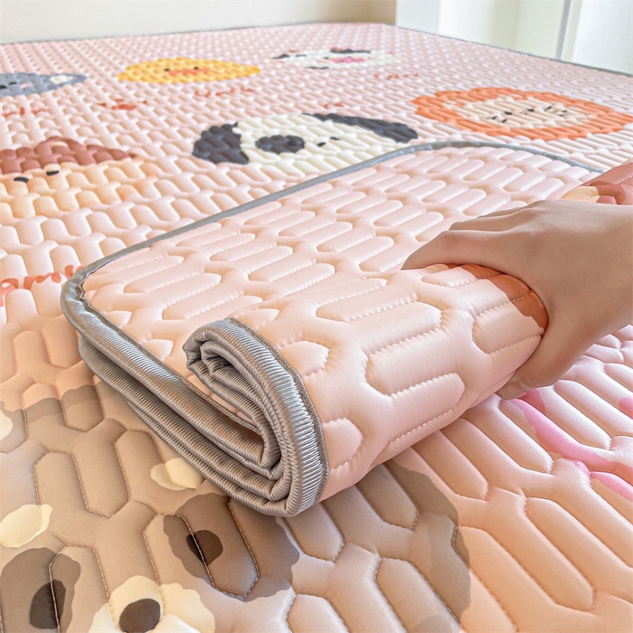 91家纺网 家纺一手货源 找家纺 布卢姆床垫 2025新款A类大版数码凉感丝乳胶凉席 动物伙伴