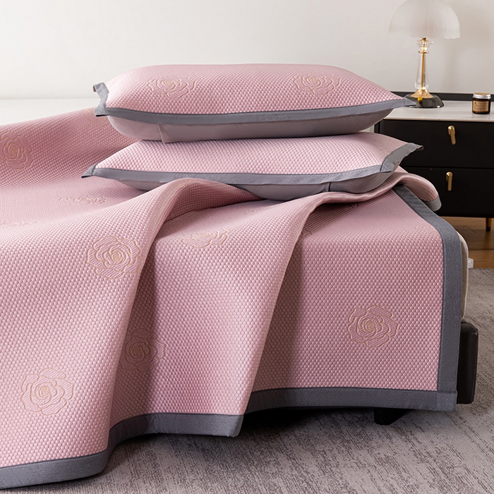 91家纺网 家纺一手货源 找家纺 2025新款山茶花系列冰豆豆凉席 山茶花床席款-粉