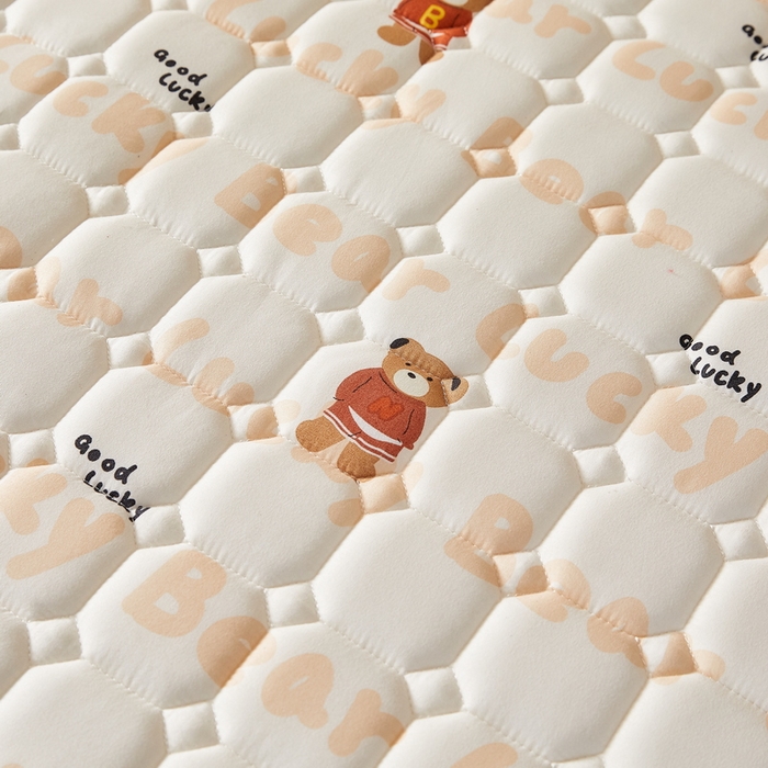 91家纺网 家纺一手货源 找家纺 迪乐妮 2025新款双面可用抑菌冰丝床褥爬爬垫-大床图 耍酷熊