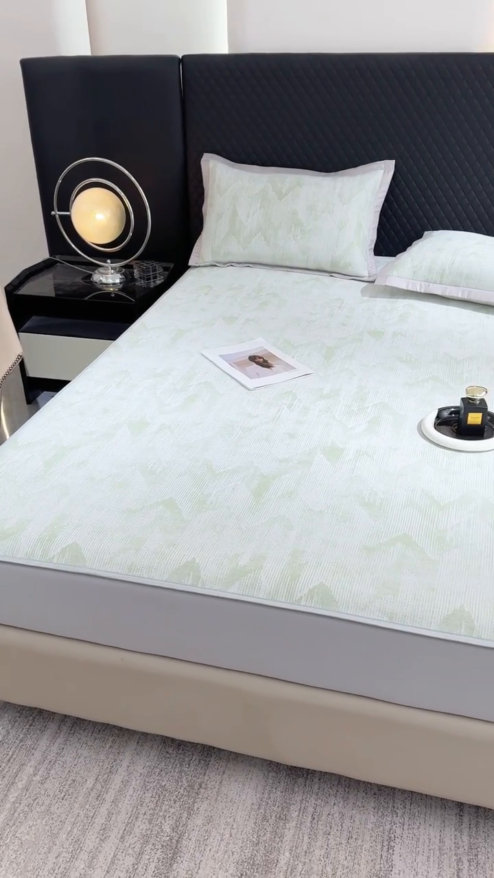 91家纺网 家纺一手货源 找家纺 999家纺 2025新款高端轻奢PE中分子凉感大提花凉席软席 山溪-绿（床笠款）