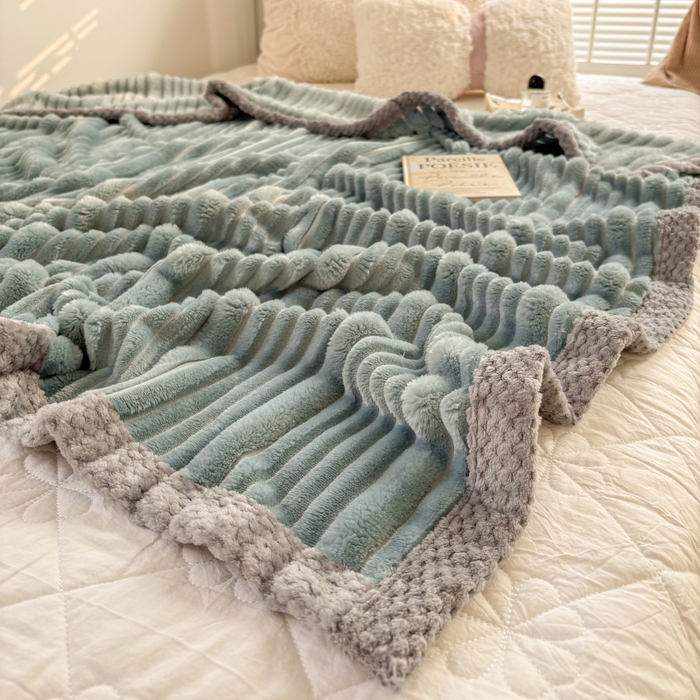 91家纺网 家纺一手货源 找家纺 潮邦创意家居2025新款云朵绒灰边舒绵云朵毯 灰边舒绵云朵毯-绿色