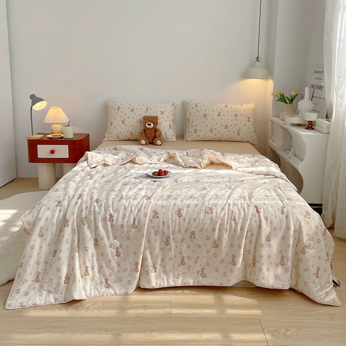 91家纺网 家纺一手货源 找家纺 简爱 2025新款A类针织棉大豆纤维夏被 花朵小兔