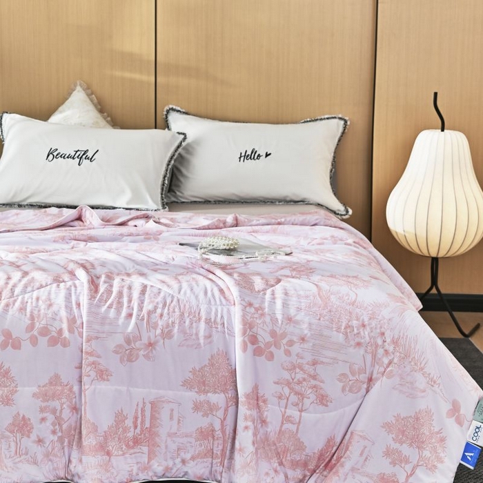 91家纺网 家纺一手货源 找家纺 佳居缘 2025新款A类冰氨双面数码印花凉感夏被 繁花-粉