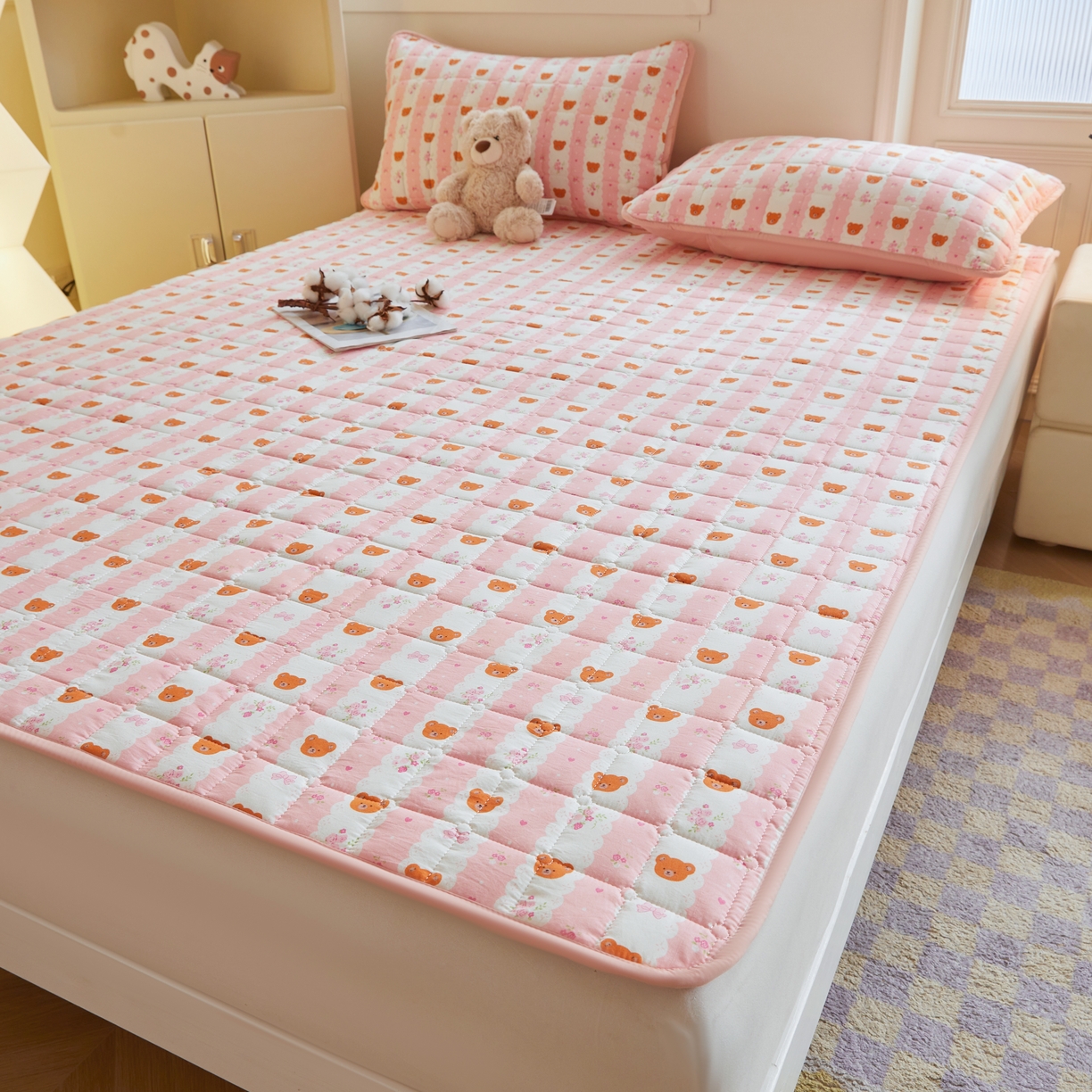 91家纺网 家纺一手货源 找家纺 魅图家纺 2025新款A类云朵棉抗菌棉花床护垫 花恋小熊