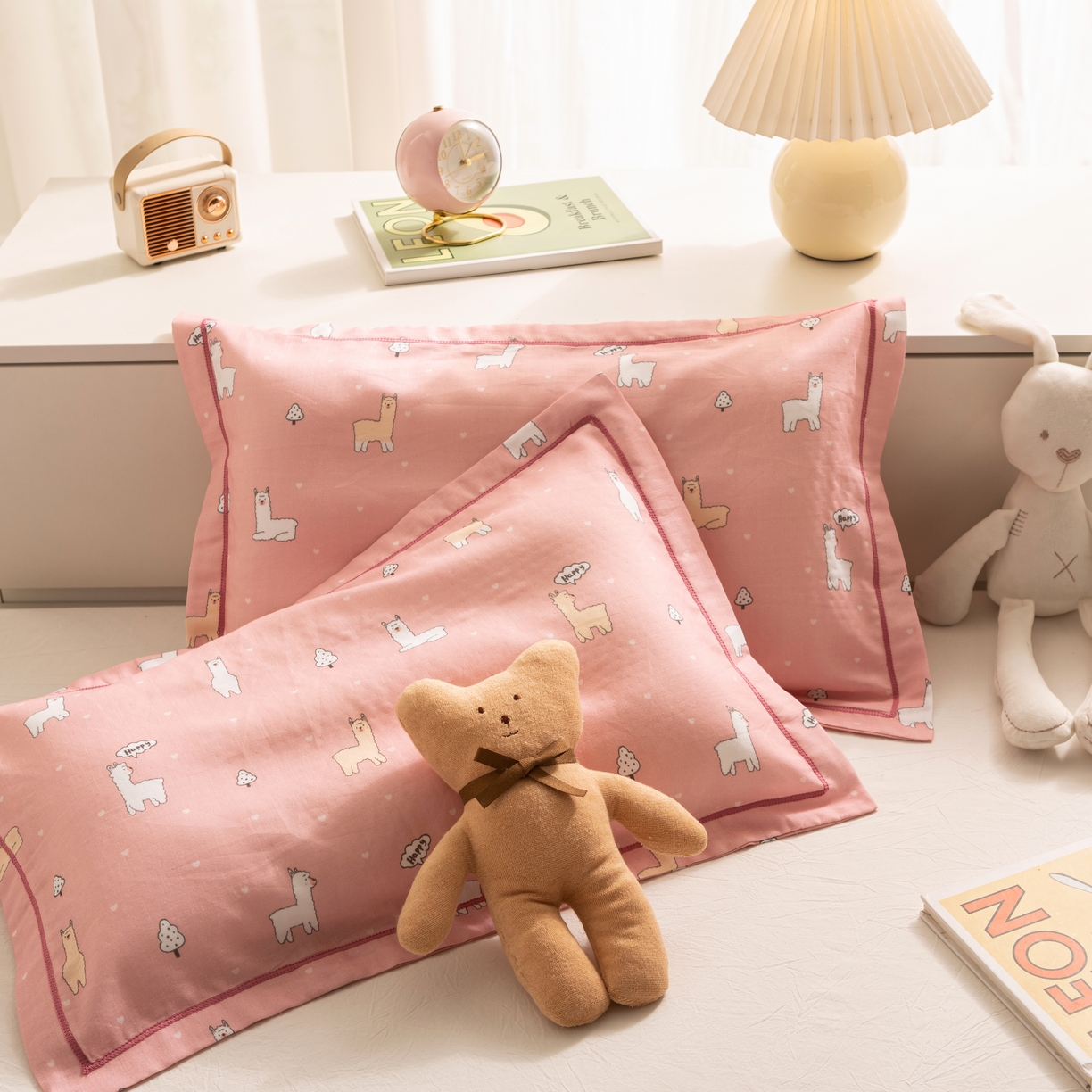 91家纺网 家纺一手货源 找家纺 萌番宝 2025新款A类全棉纯棉水洗双层纱卡通儿童单枕套信封枕单枕套 枕套单件 羊驼粉