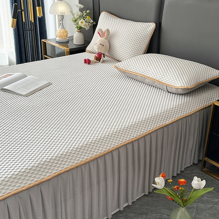 91家纺网 家纺一手货源 找家纺 爱洛家纺 2025新款凉感丝豆豆四件套床裙席 浅灰~豆豆