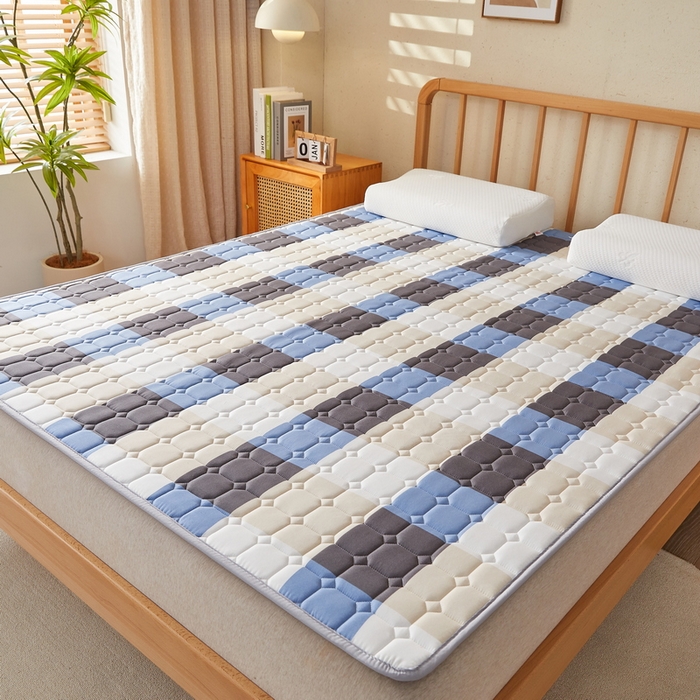 91家纺网 家纺一手货源 找家纺 迪乐妮 2025新款双面可用抑菌冰丝床褥爬爬垫-大床图 蓝大格