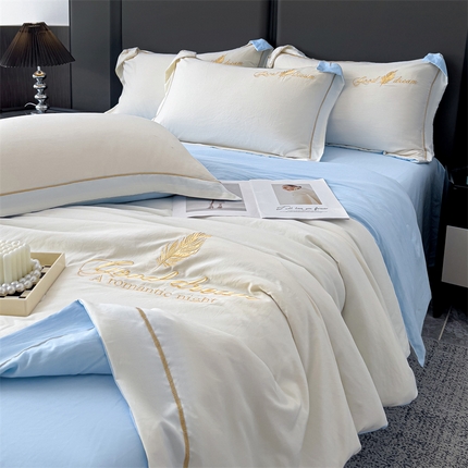 灰鲸 2025春夏新款轻奢轻羽刺绣水洗棉夏被四件套系列 轻羽-奶昔白+天空蓝
