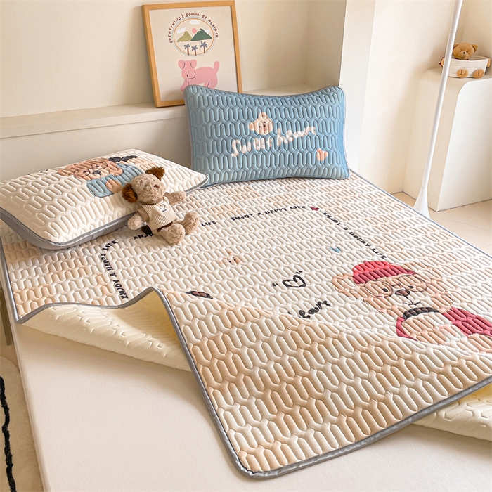 91家纺网 家纺一手货源 找家纺 布卢姆床垫 2025新款A类大版数码凉感丝乳胶凉席 咖啡熊-棕