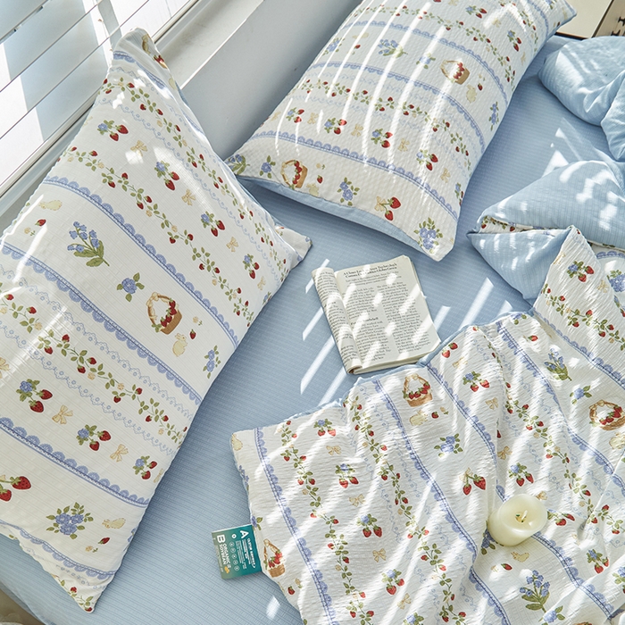 91家纺网 家纺一手货源 找家纺 迪乐妮 2025新款彩竺棉夏被四件套 蕾丝草莓