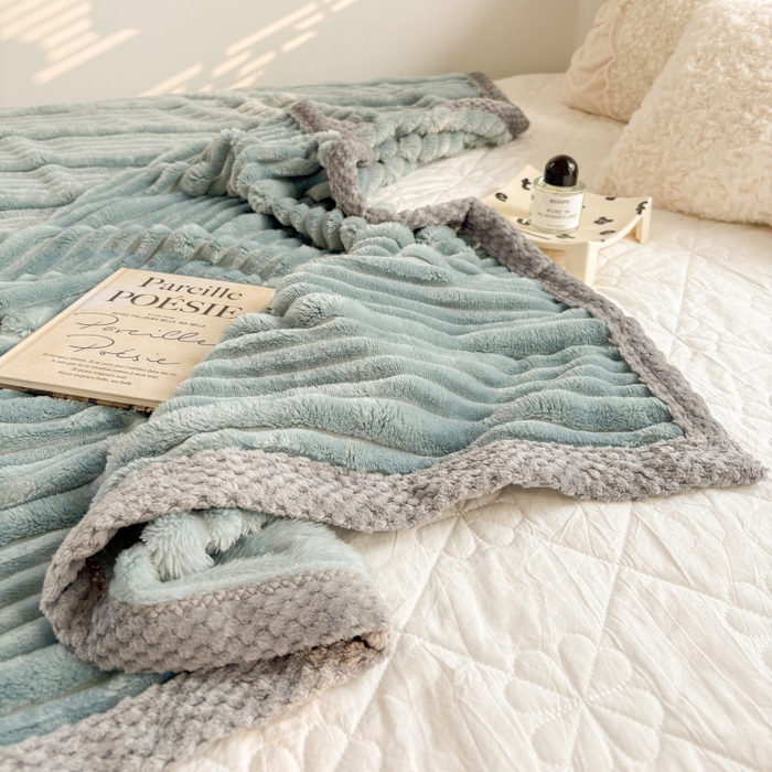 91家纺网 家纺一手货源 找家纺 潮邦创意家居2025新款云朵绒灰边舒绵云朵毯 灰边舒绵云朵毯-绿色