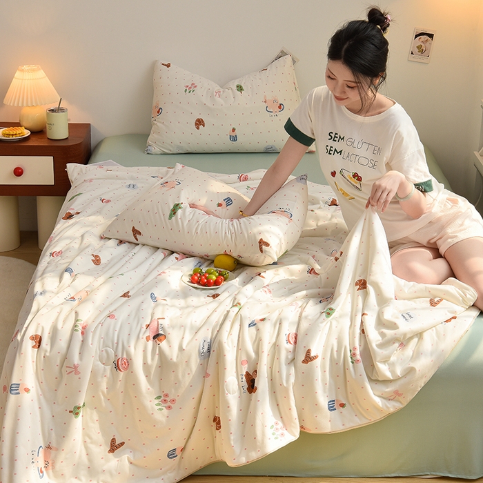 91家纺网 家纺一手货源 找家纺 简爱 2025新款A类针织棉大豆纤维夏被 周末派对