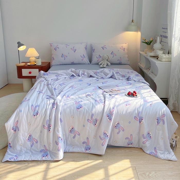 91家纺网 家纺一手货源 找家纺 简爱 2025新款A类针织棉大豆纤维夏被 紫紫兔