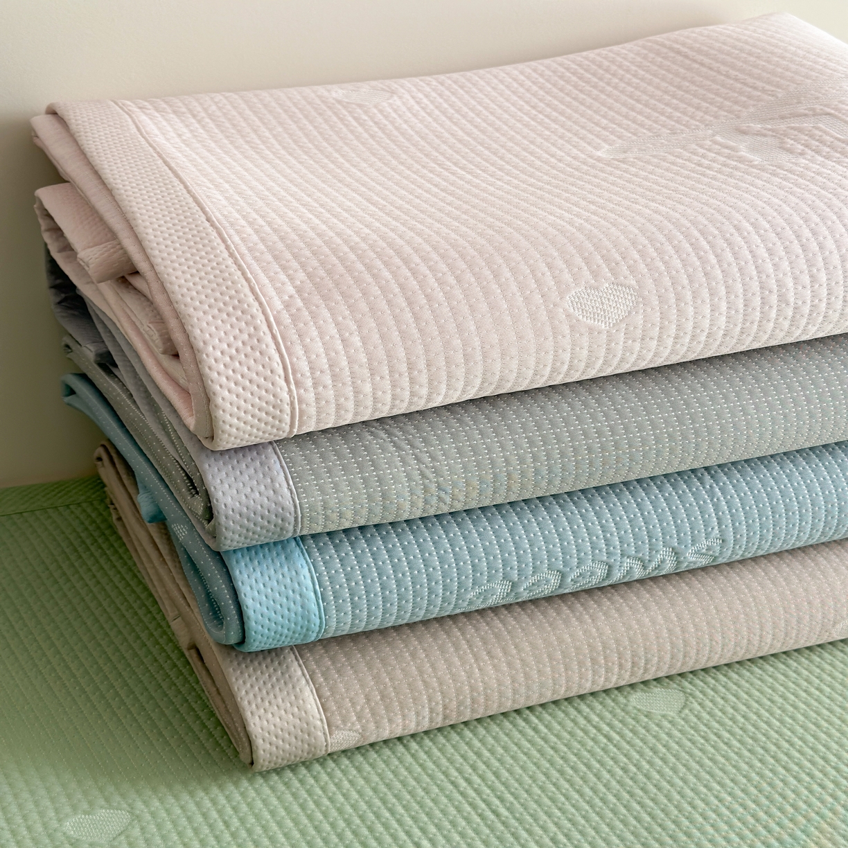 91家纺网 家纺一手货源 找家纺 2025新款夏季3D清凉感纯色凉豆豆系列凉席床笠 灰色