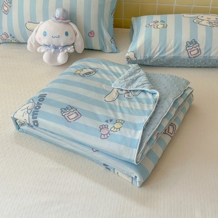 91家纺网 家纺一手货源 找家纺 莱登卡奴 2025新款A类三丽鸥凉感丝豆豆夏被子被芯系列（含吊牌） 糖果玉桂狗