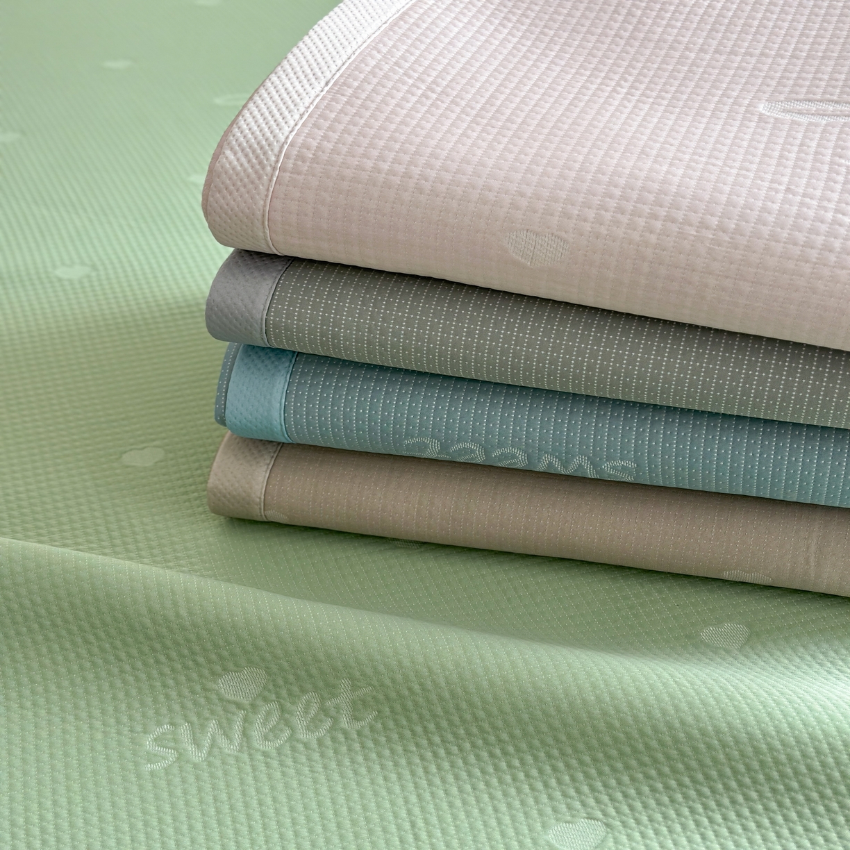 91家纺网 家纺一手货源 找家纺 2025新款夏季3D清凉感纯色凉豆豆系列凉席床笠 粉色