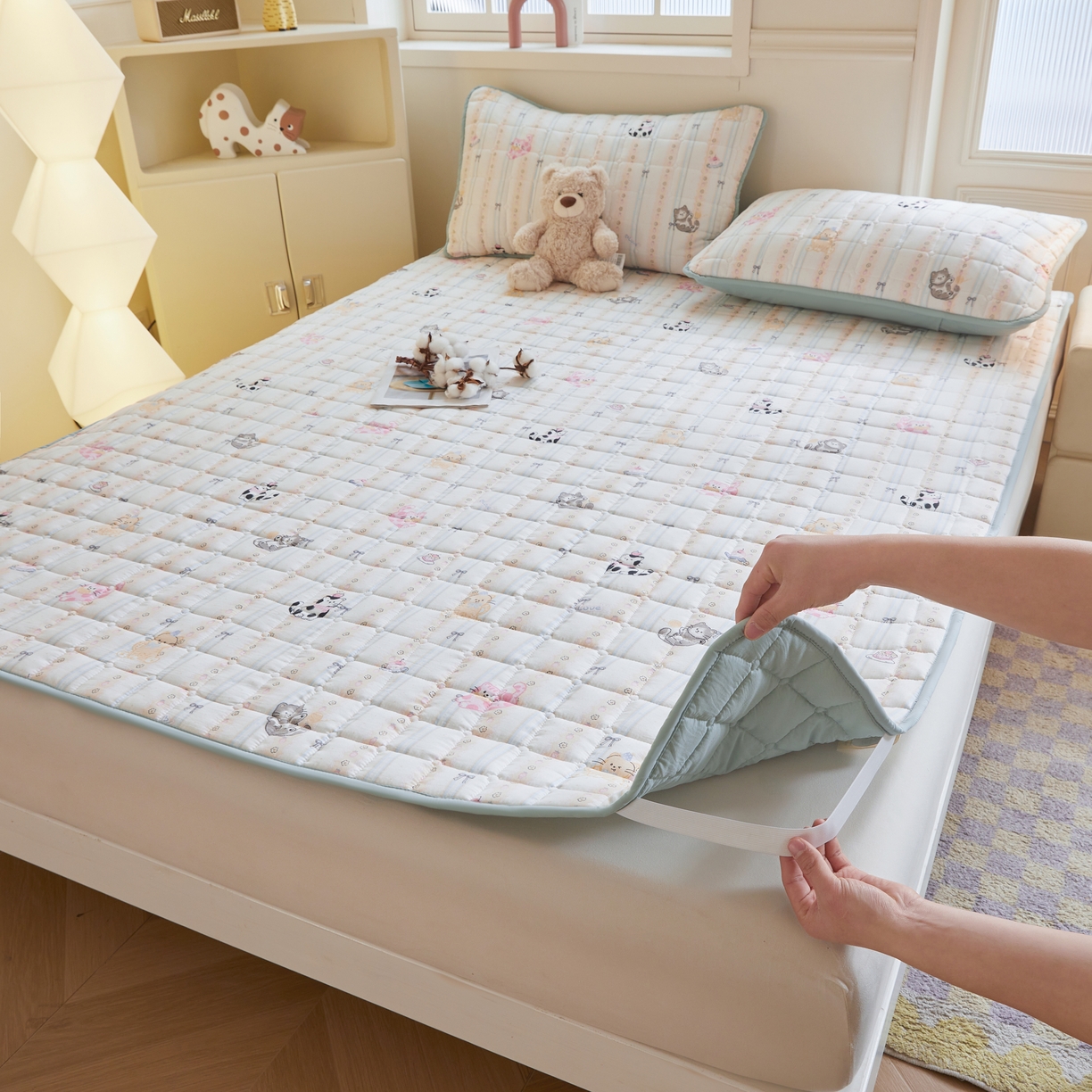 91家纺网 家纺一手货源 找家纺 魅图家纺 2025新款A类云朵棉抗菌棉花床护垫 田园猫咪