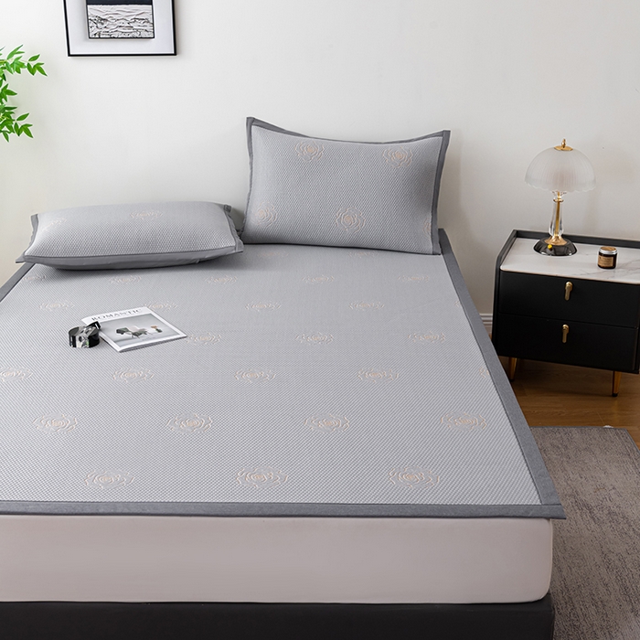 91家纺网 家纺一手货源 找家纺 2025新款山茶花系列冰豆豆凉席 山茶花床席款-浅灰