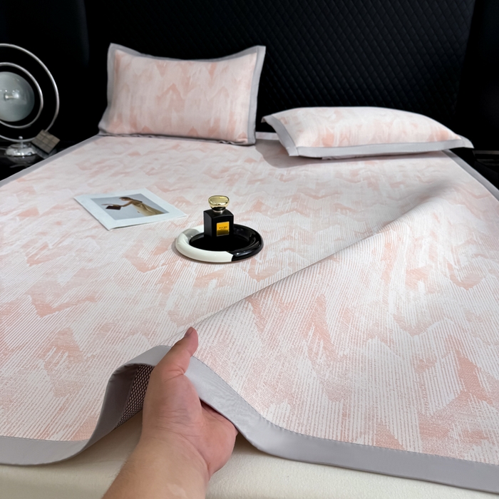 91家纺网 家纺一手货源 找家纺 小萌虎 小萌虎 2025新款PE高分子乙纶提花凉感凉席床席款床笠款 山溪-粉（床席款）