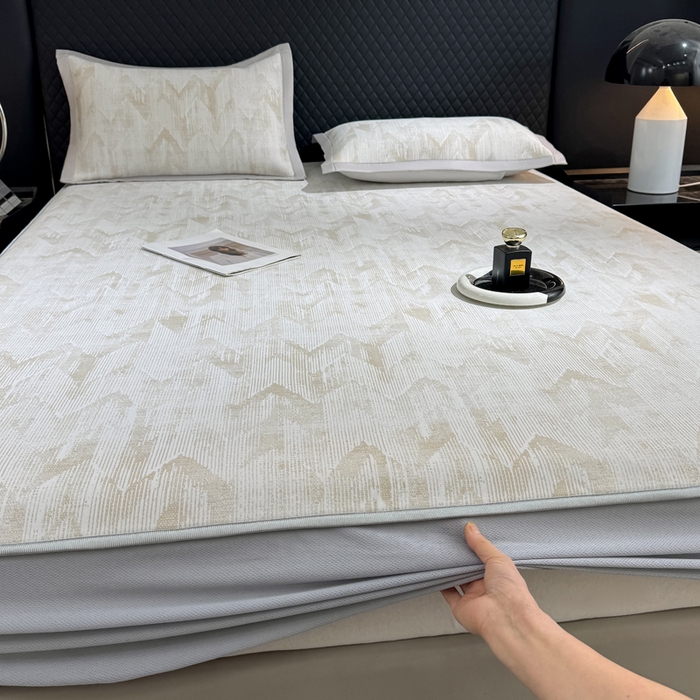 91家纺网 家纺一手货源 找家纺 999家纺 2025新款高端轻奢PE中分子凉感大提花凉席软席 山溪-咖（床笠款）