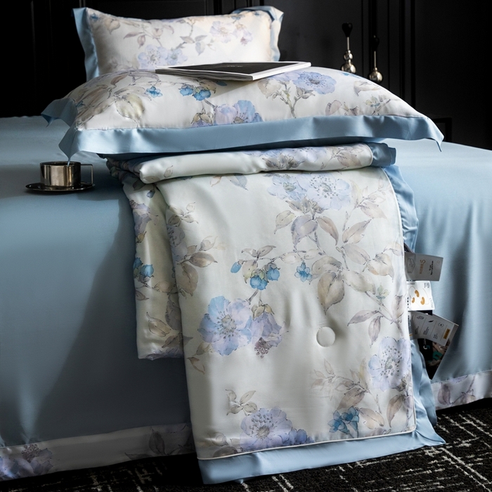 91家纺网 家纺一手货源 找家纺 佳居缘 2025新款天丝数码印花夏被四件套 悠蓝挽夏