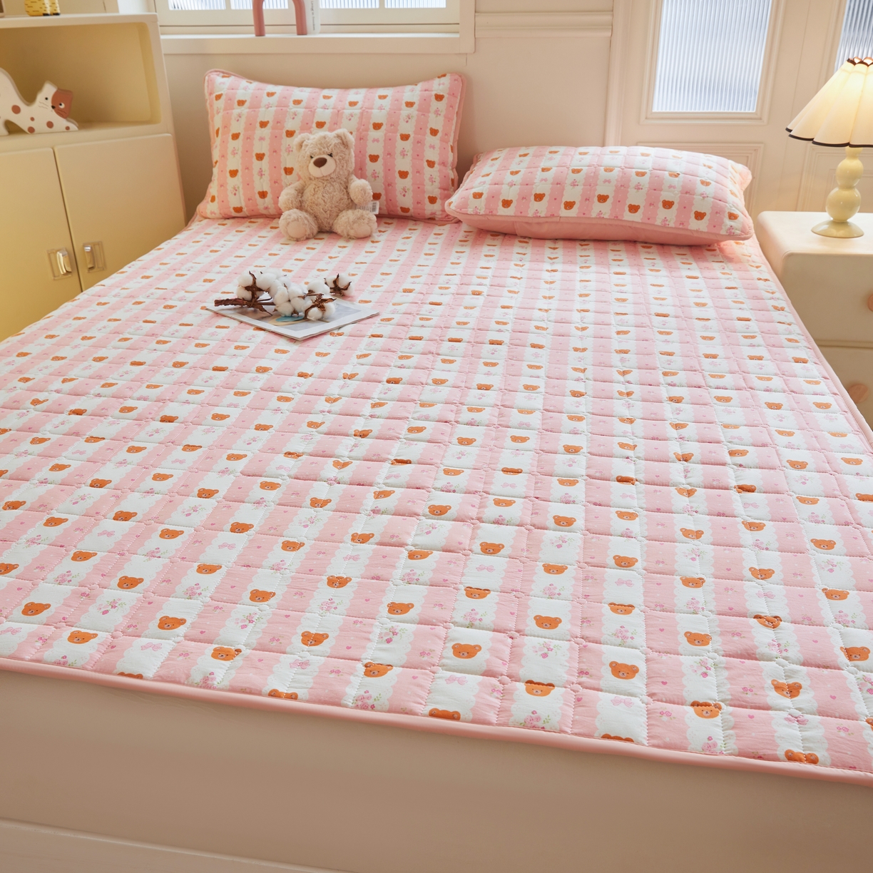 91家纺网 家纺一手货源 找家纺 魅图家纺 2025新款A类云朵棉抗菌棉花床护垫 花恋小熊