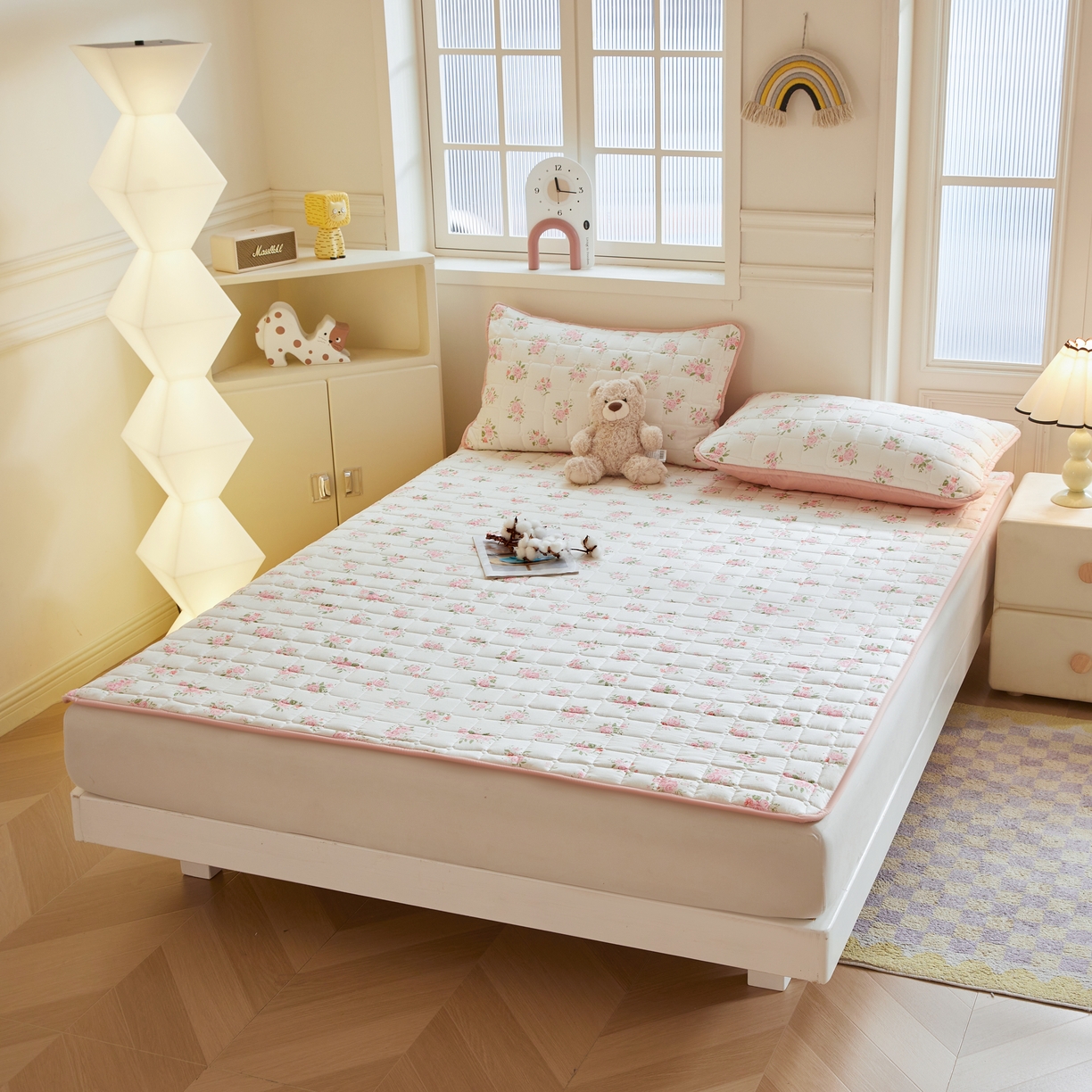 91家纺网 家纺一手货源 找家纺 魅图家纺 2025新款A类云朵棉抗菌棉花床护垫 浪漫花园