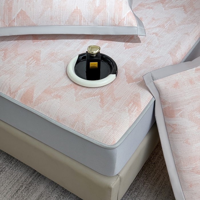 91家纺网 家纺一手货源 找家纺 小萌虎 小萌虎 2025新款PE高分子乙纶提花凉感凉席床席款床笠款 山溪-粉（床笠款）