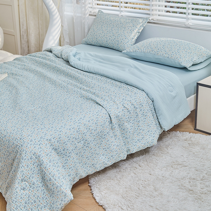 91家纺网 家纺一手货源 找家纺 迪乐妮 2025新款彩竺棉夏被四件套 奶蓝泡芙