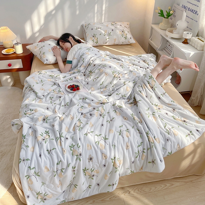 91家纺网 家纺一手货源 找家纺 简爱 2025新款A类针织棉大豆纤维夏被 杏雨梨云