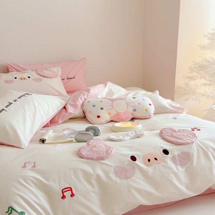 91家纺网 家纺一手货源 找家纺 朗莎家纺 2025新款40支全棉水洗五件套 快乐小猪